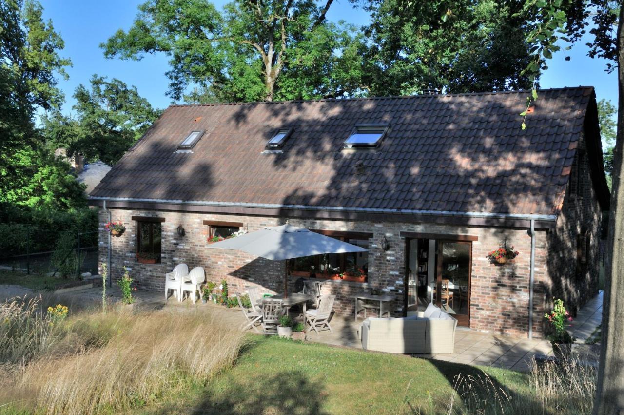 Tres Belle Villa 4 Facades Dans Quartier Vert Et Arbore - 5 Kms De Namur Extérieur photo