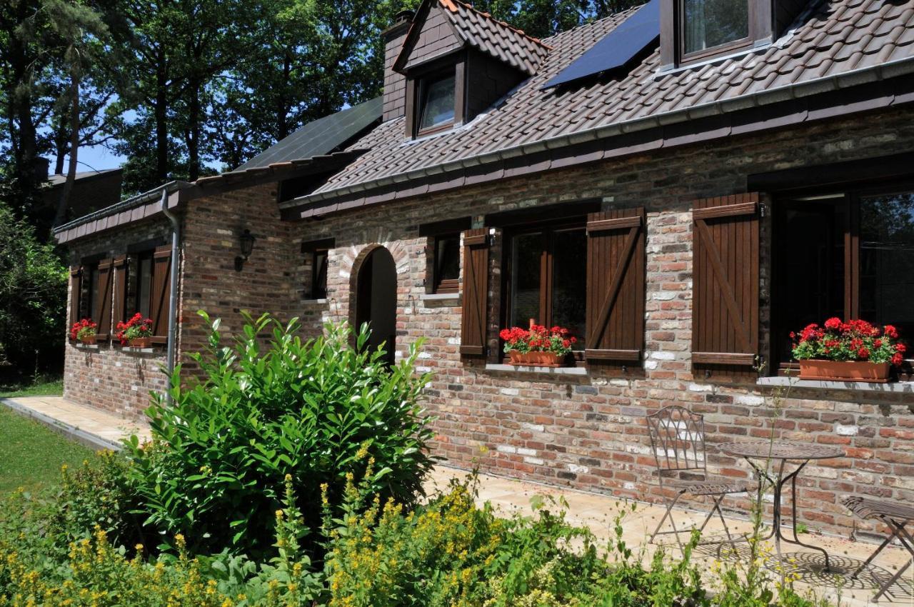 Tres Belle Villa 4 Facades Dans Quartier Vert Et Arbore - 5 Kms De Namur Extérieur photo